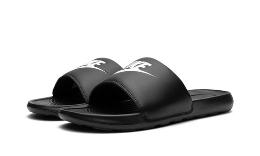 NIKE VICTORI ONE SLIDE